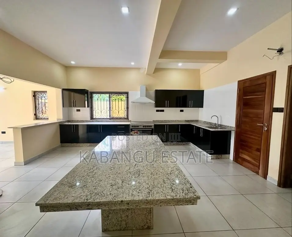 5bdrm Villa in Oysterbay, Kinondoni for rent in Kinondoni