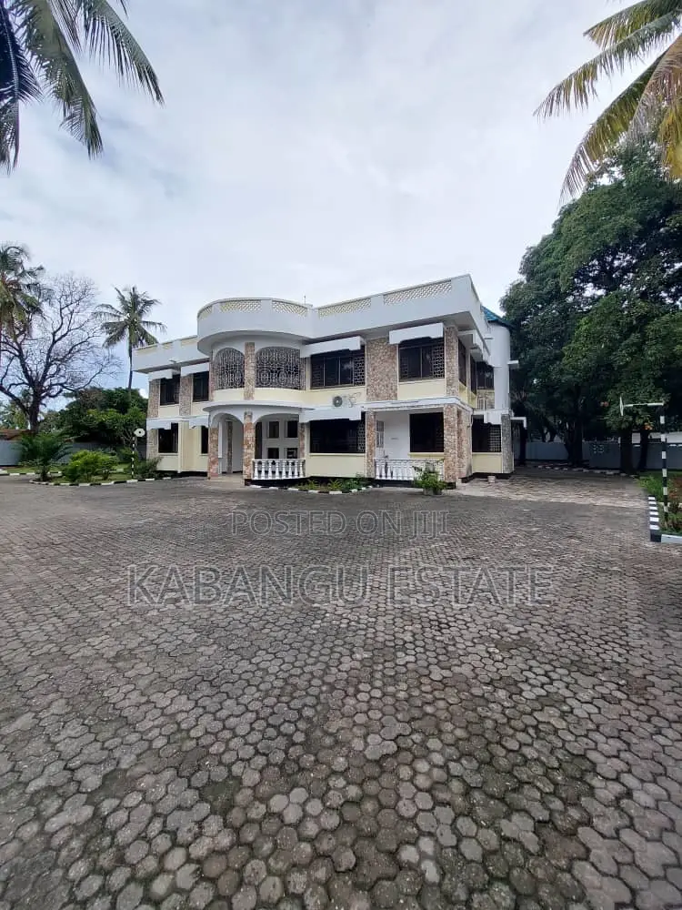 8bdrm Bungalow in Mikocheni, Kinondoni for rent in Kinondoni