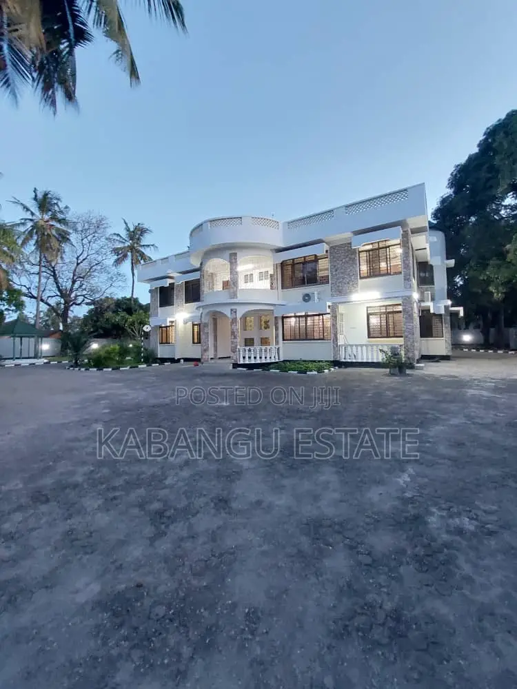 8bdrm Bungalow in Mikocheni, Kinondoni for rent in Kinondoni