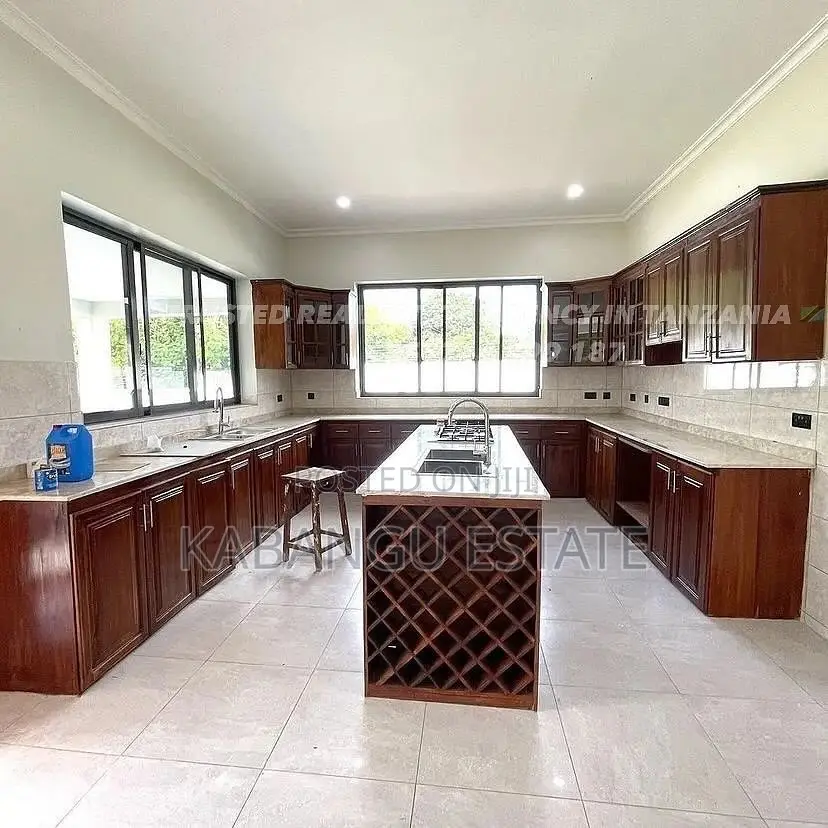 6bdrm Bungalow in Mikocheni, Kinondoni for rent in Kinondoni