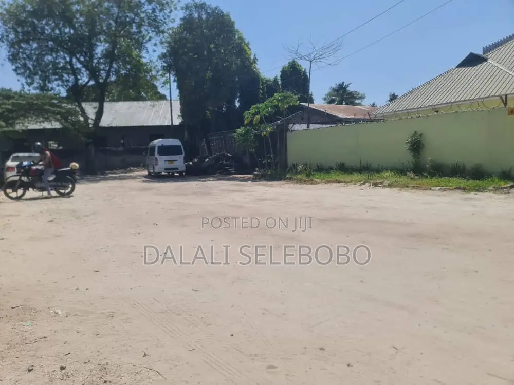 6bdrm Bungalow in Makumbusho, Kinondoni for sale in Kinondoni
