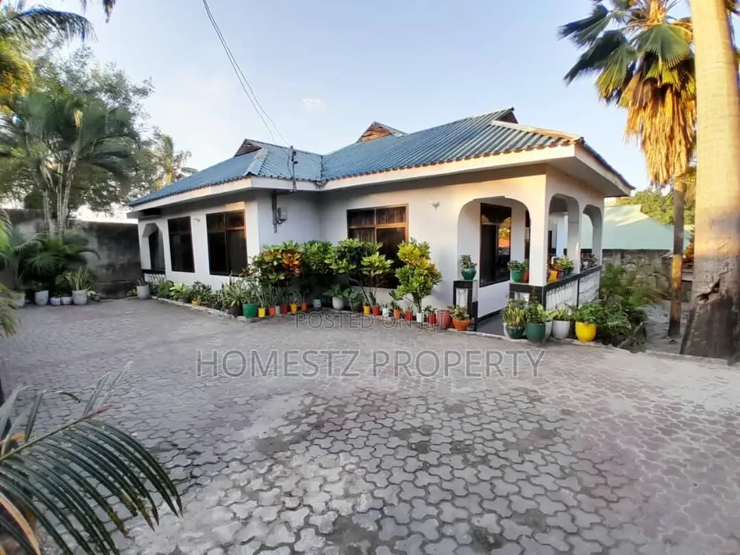 4bdrm House in Mbezi Kwa Msuguri, Kinondoni for sale in Kinondoni