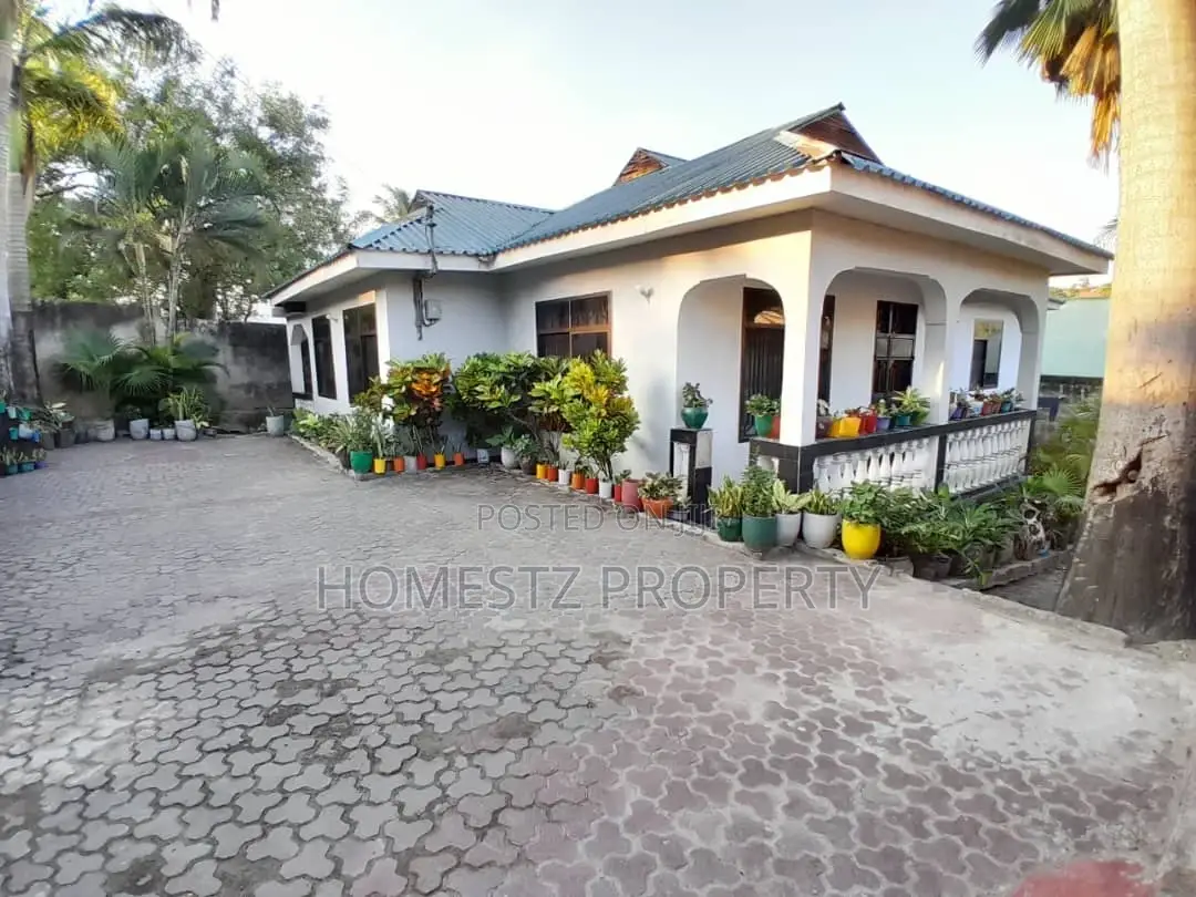 4bdrm House in Mbezi Kwa Msuguri, Kinondoni for sale in Kinondoni