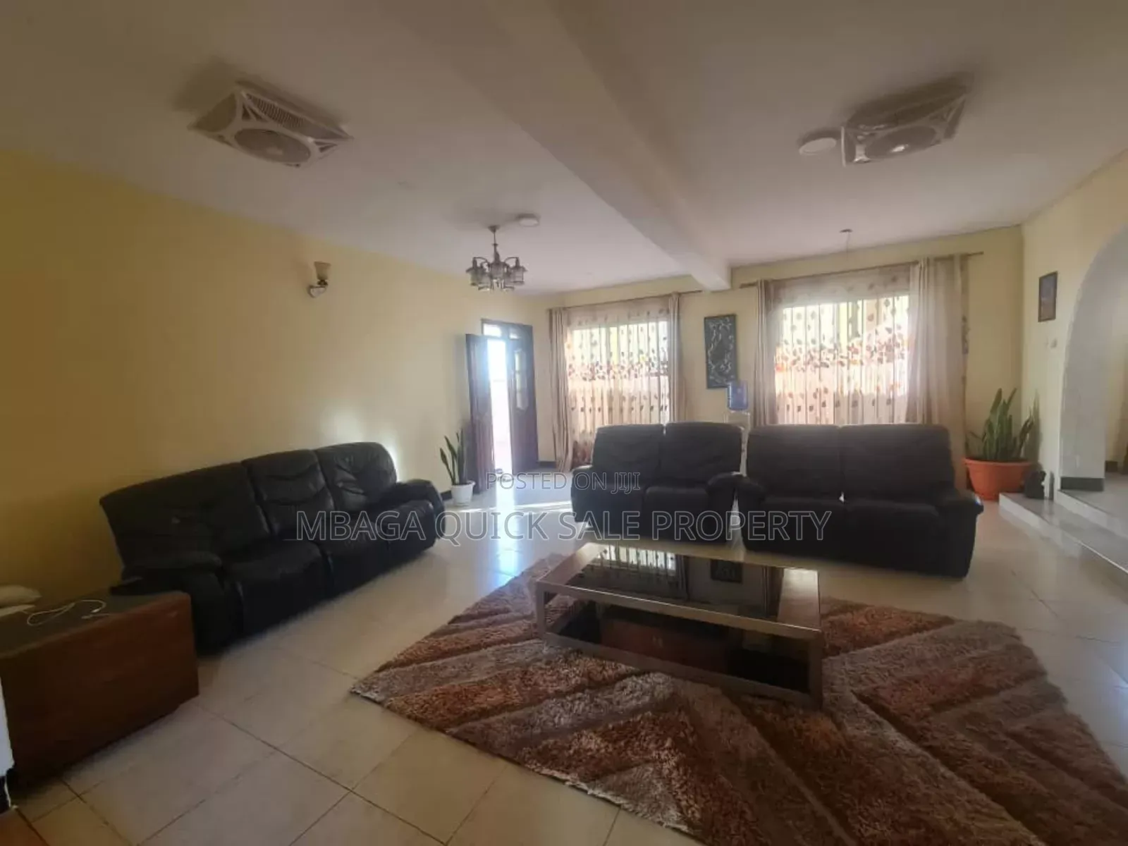 5bdrm House in Arusha Majengo for sale in Arusha