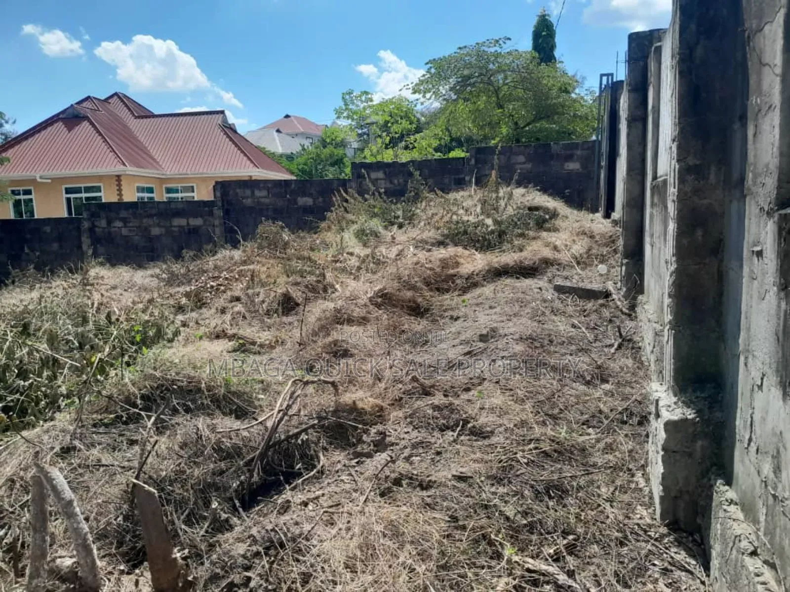 Plot Inauzwa Ipo Ndani Ya Fensi Malamba Mawili Mbezi in Mbezi