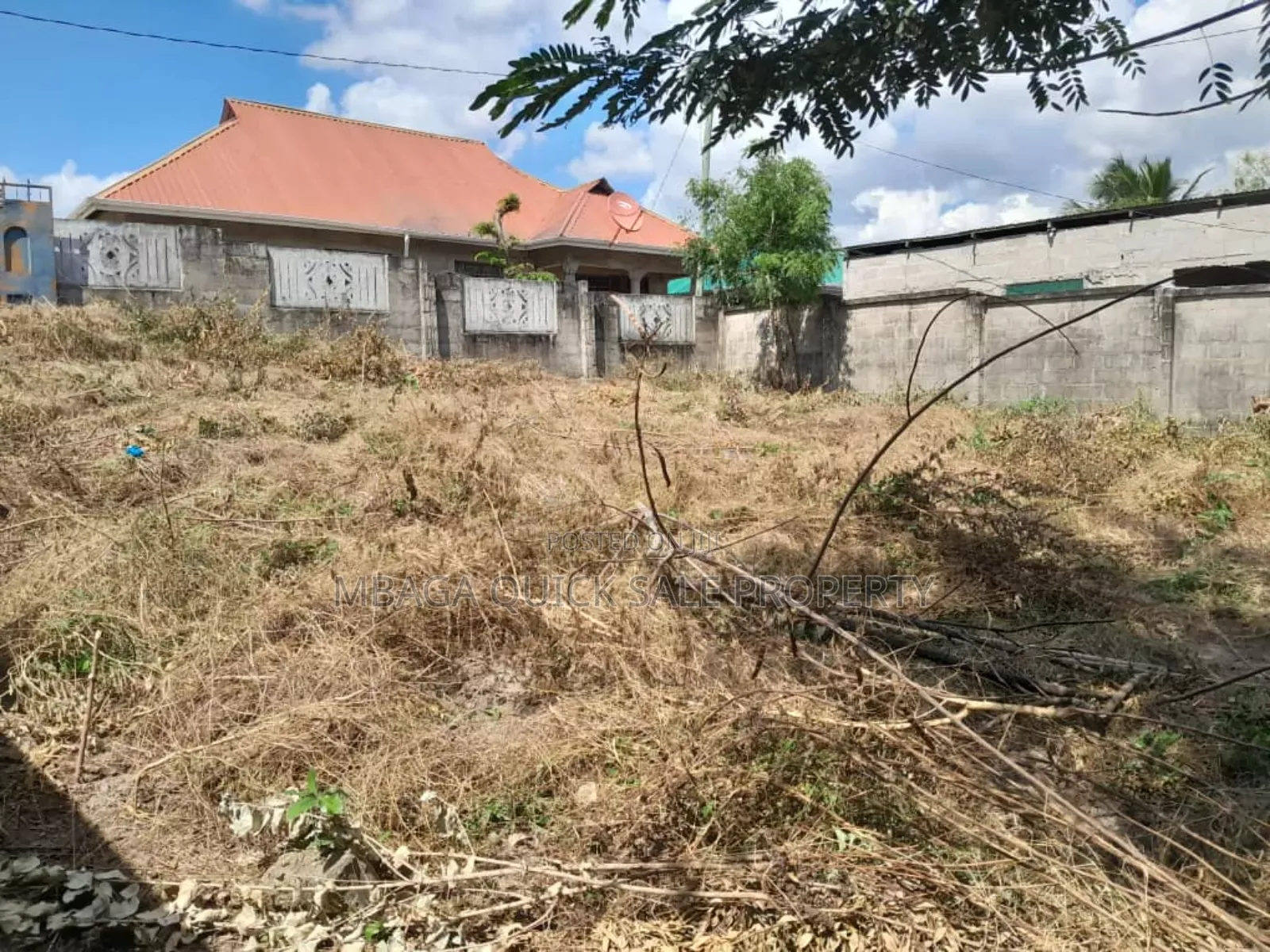 Plot Inauzwa Ipo Ndani Ya Fensi Malamba Mawili Mbezi in Mbezi