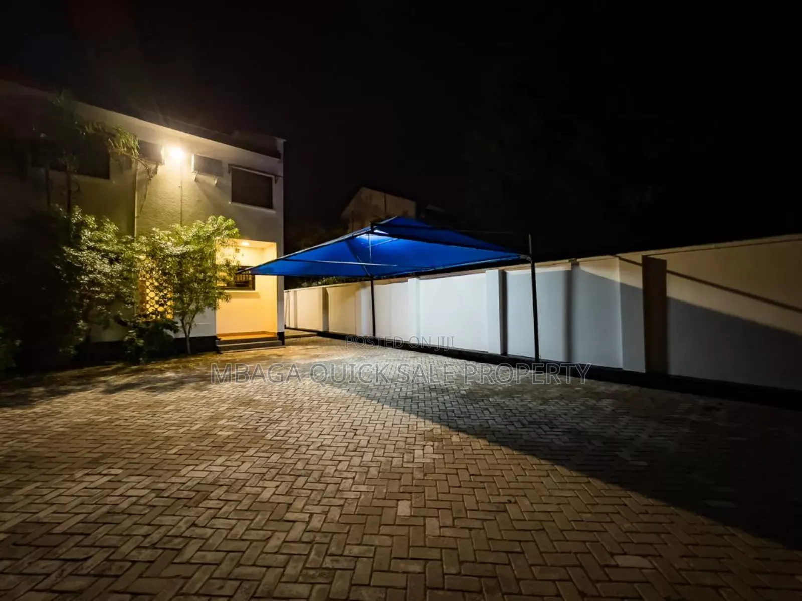 8bdrm House in Mbezi Beach for sale in Mbezi Beach