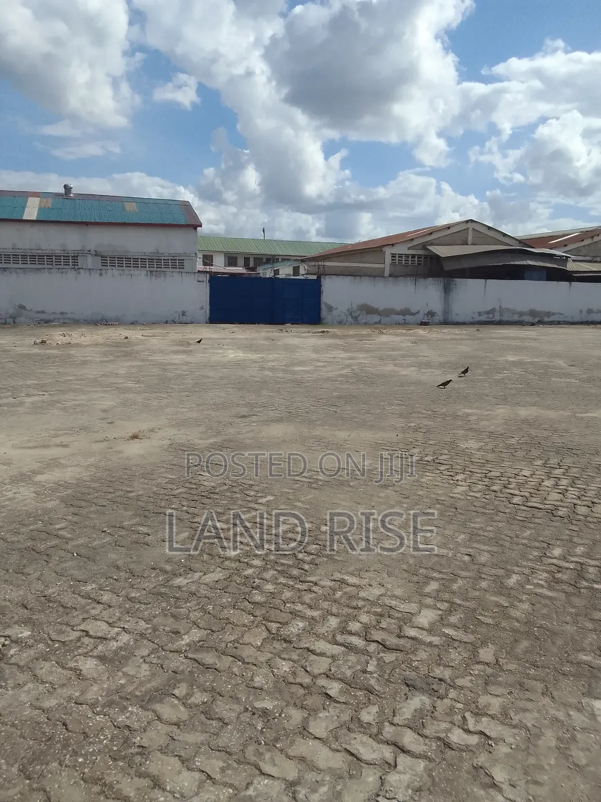 2000 SQM Warehouse With Yard in Vingunguti