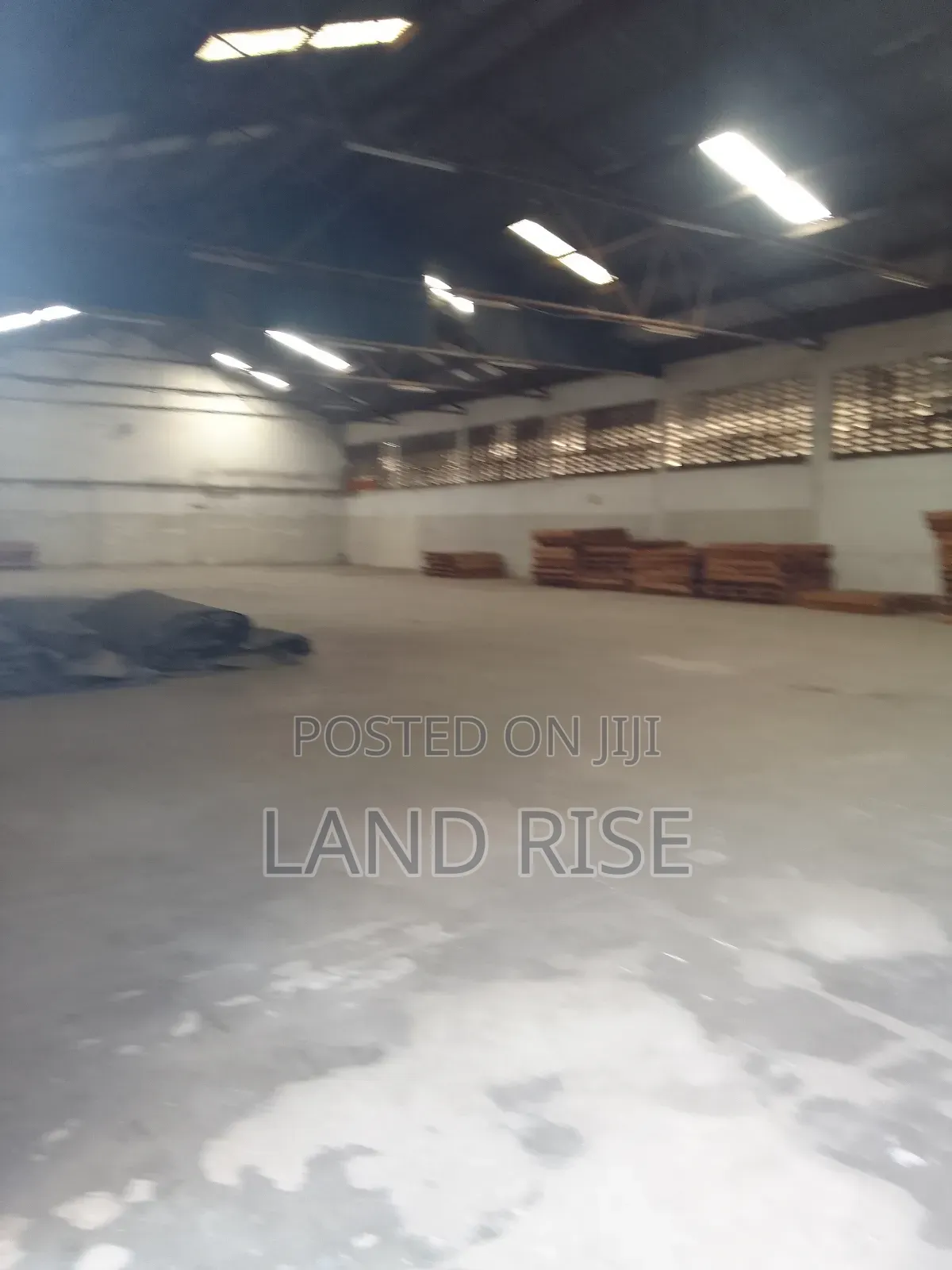2000 SQM Warehouse With Yard in Vingunguti