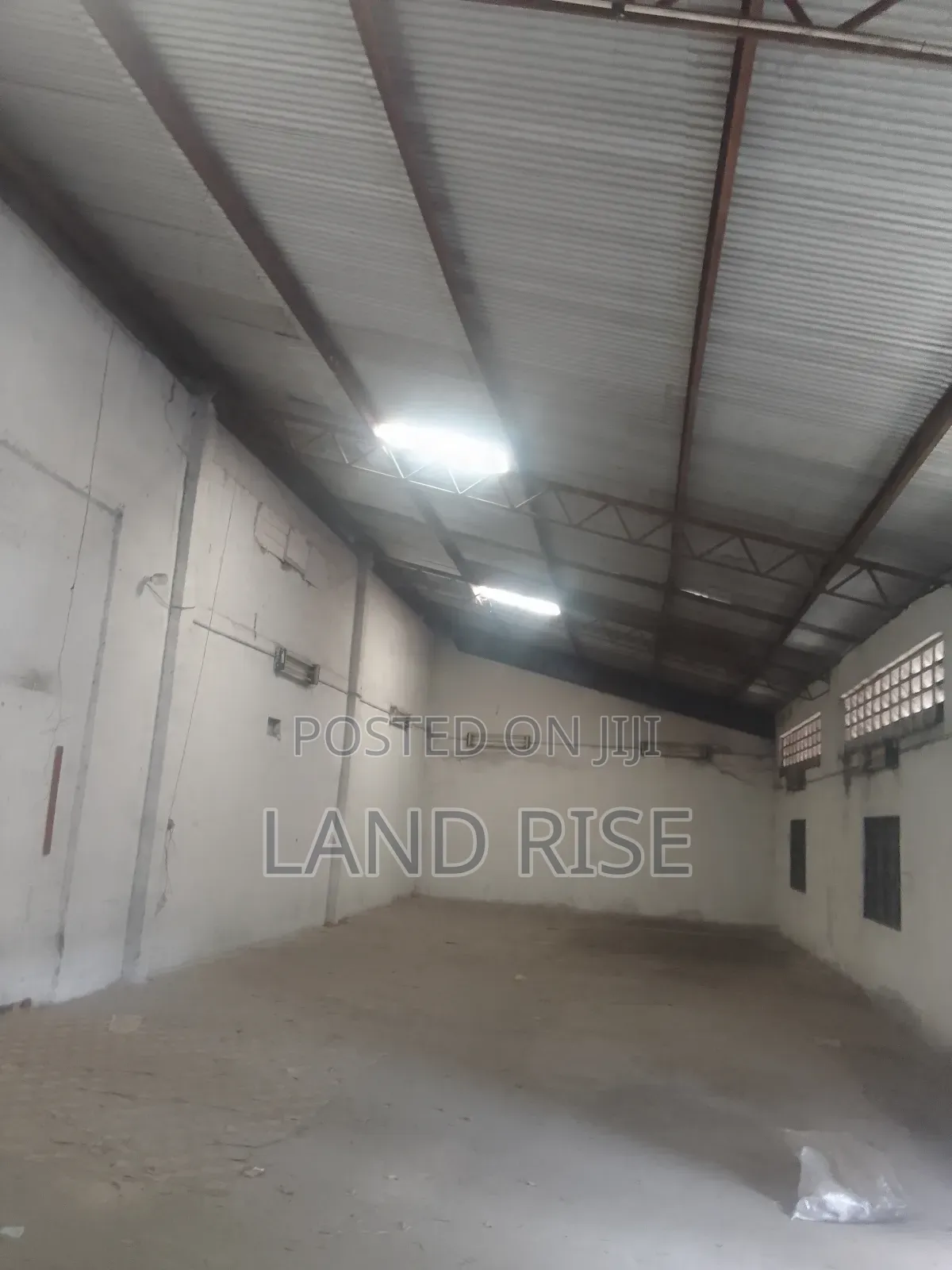 250 SQM Warehouse Tazara in Vingunguti