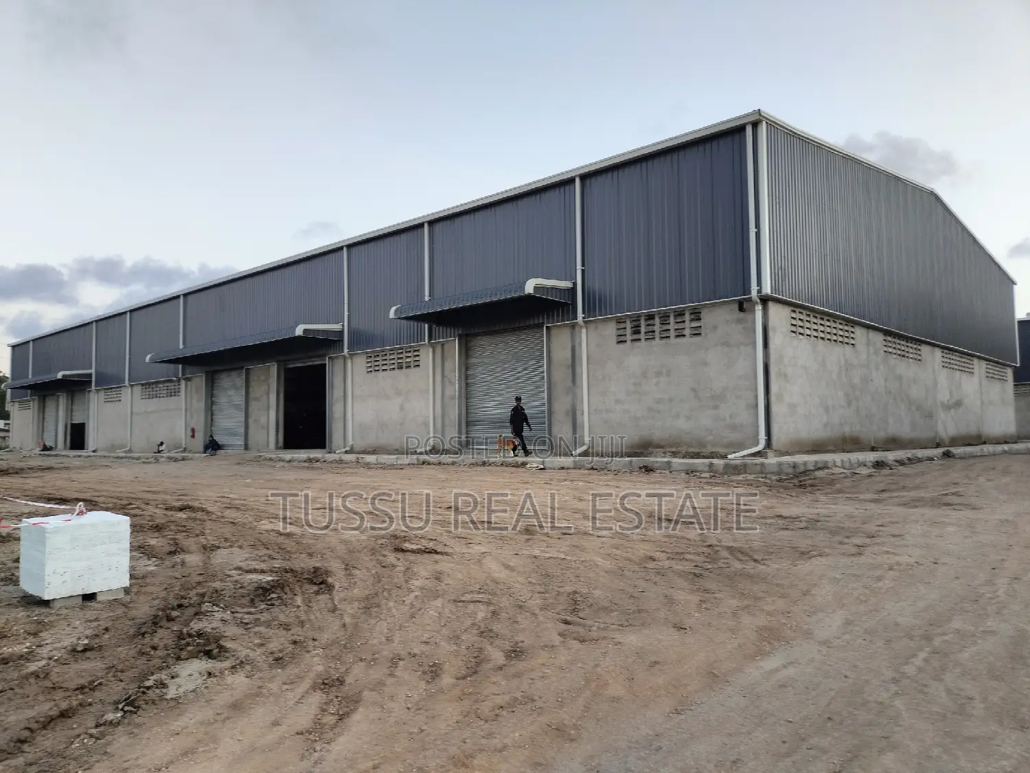 Warehouse for Rent Tegeta Nyuki SQM 2000/for 10m in Kinondoni