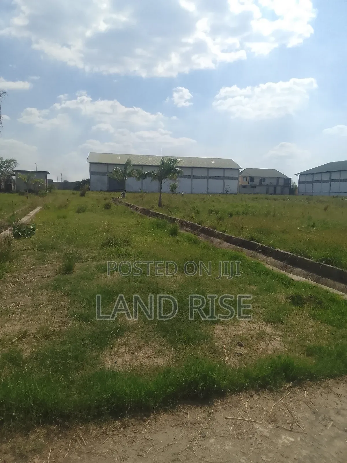 Warehouse and Yard for Sale in Bagamoyo in Vingunguti