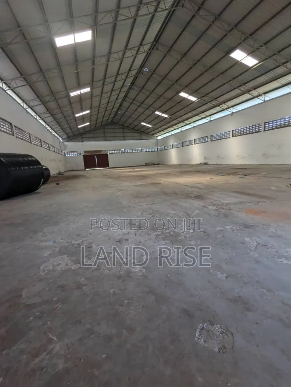 Warehouse and Yard for Sale in Bagamoyo in Vingunguti