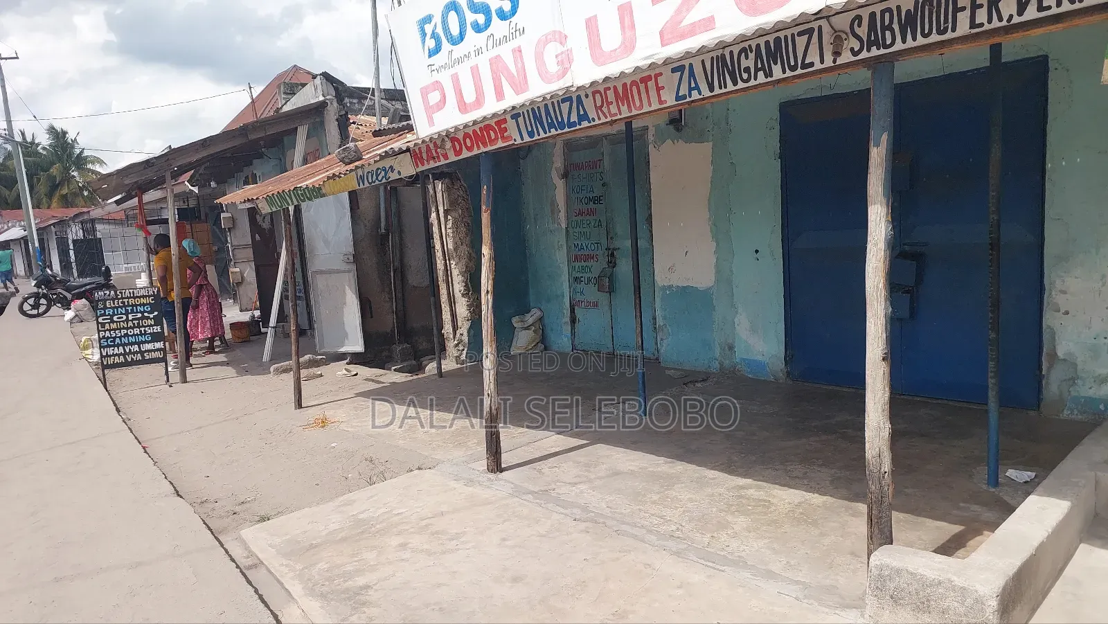 13bdrm Bungalow in Yombo Kwa Limboa for sale in Yombo Vituka