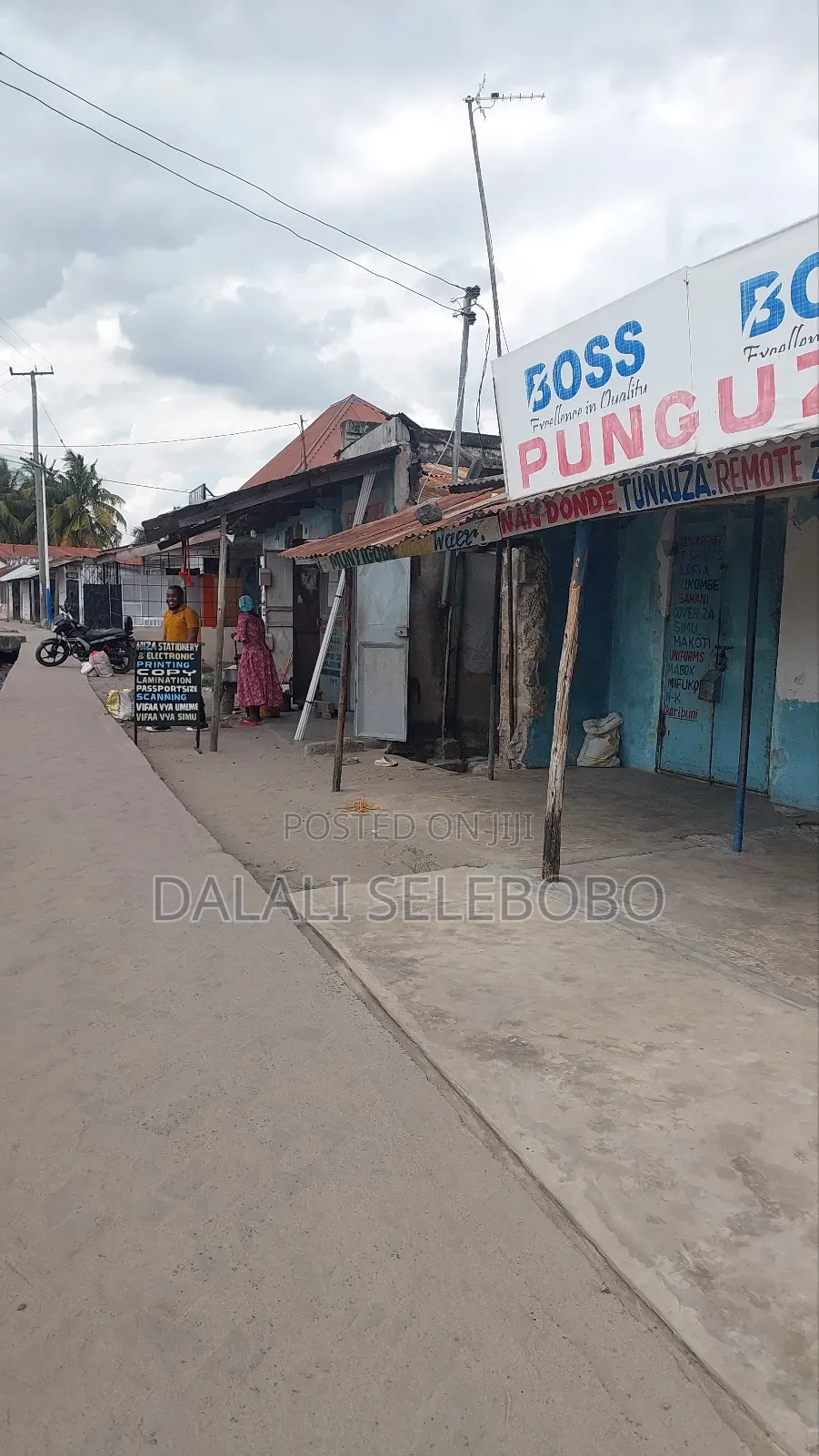 13bdrm Bungalow in Yombo Kwa Limboa for sale in Yombo Vituka