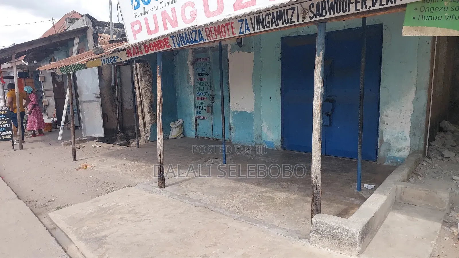 13bdrm Bungalow in Yombo Kwa Limboa for sale in Yombo Vituka
