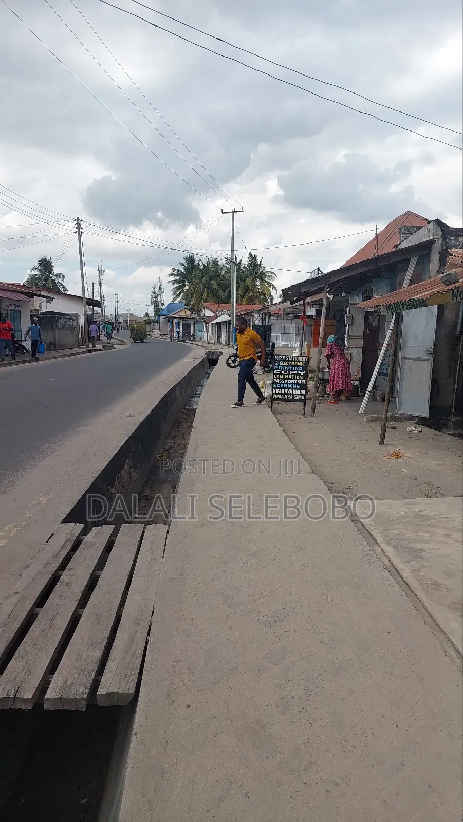 13bdrm Bungalow in Yombo Kwa Limboa for sale in Yombo Vituka
