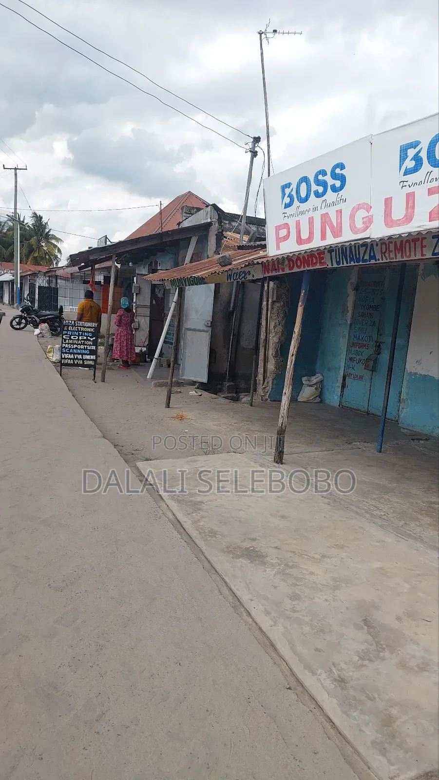 13bdrm Bungalow in Yombo Kwa Limboa for sale in Yombo Vituka