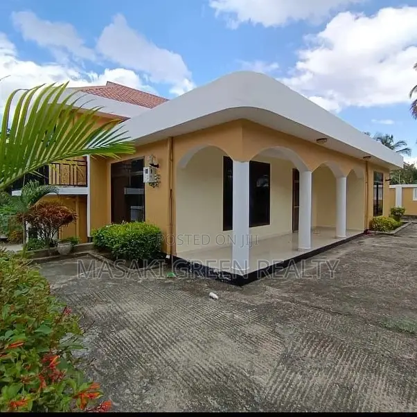 6bdrm House in Msuguru Estate, Kinondoni for sale in Kinondoni