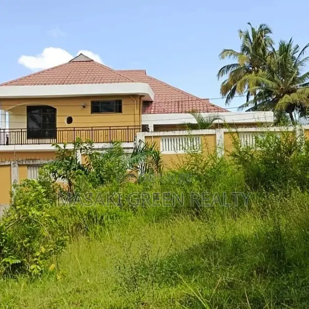 6bdrm House in Msuguru Estate, Kinondoni for sale in Kinondoni