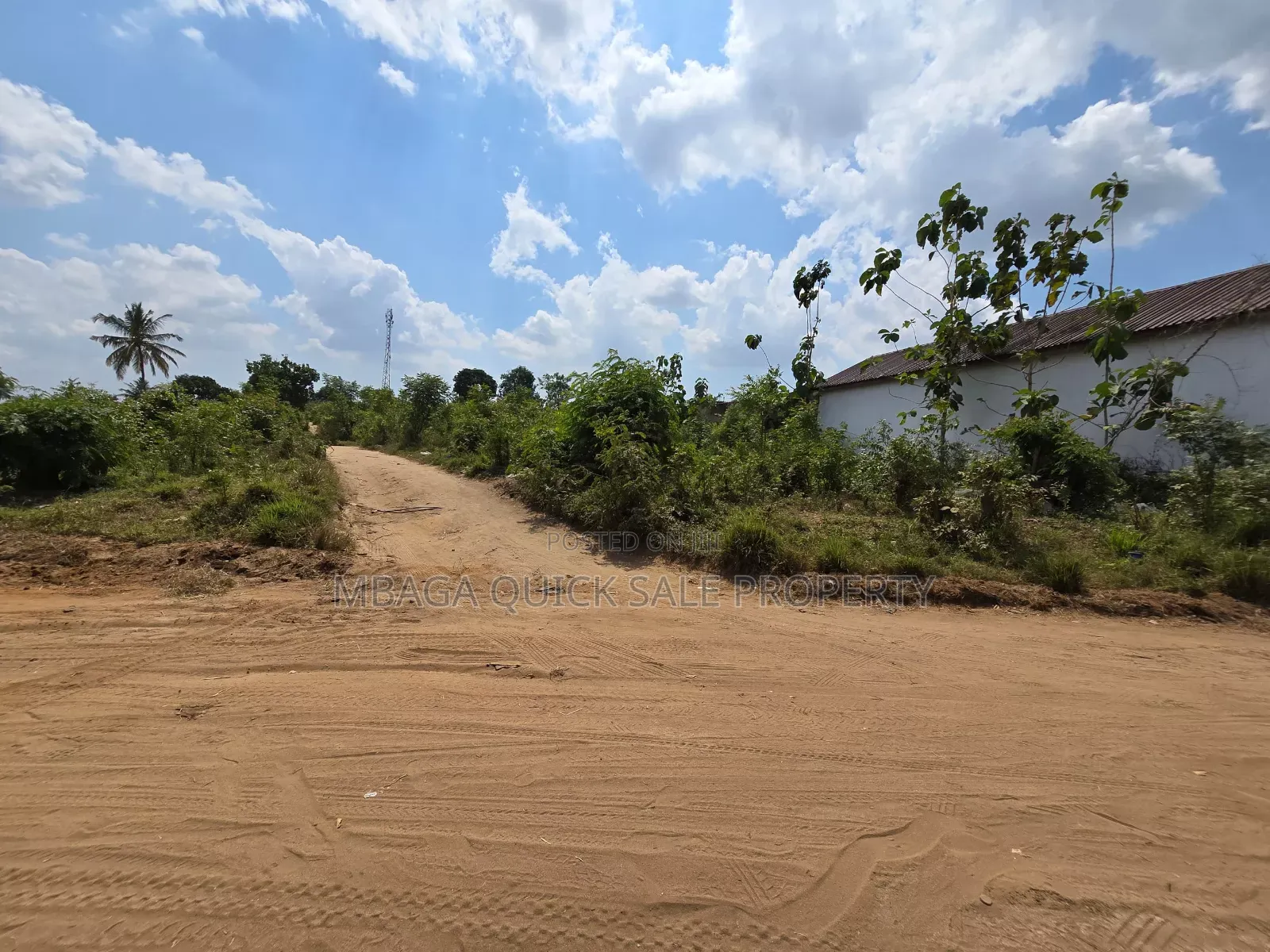 Plot Inauzwa Ipo Goba Majengo in Goba