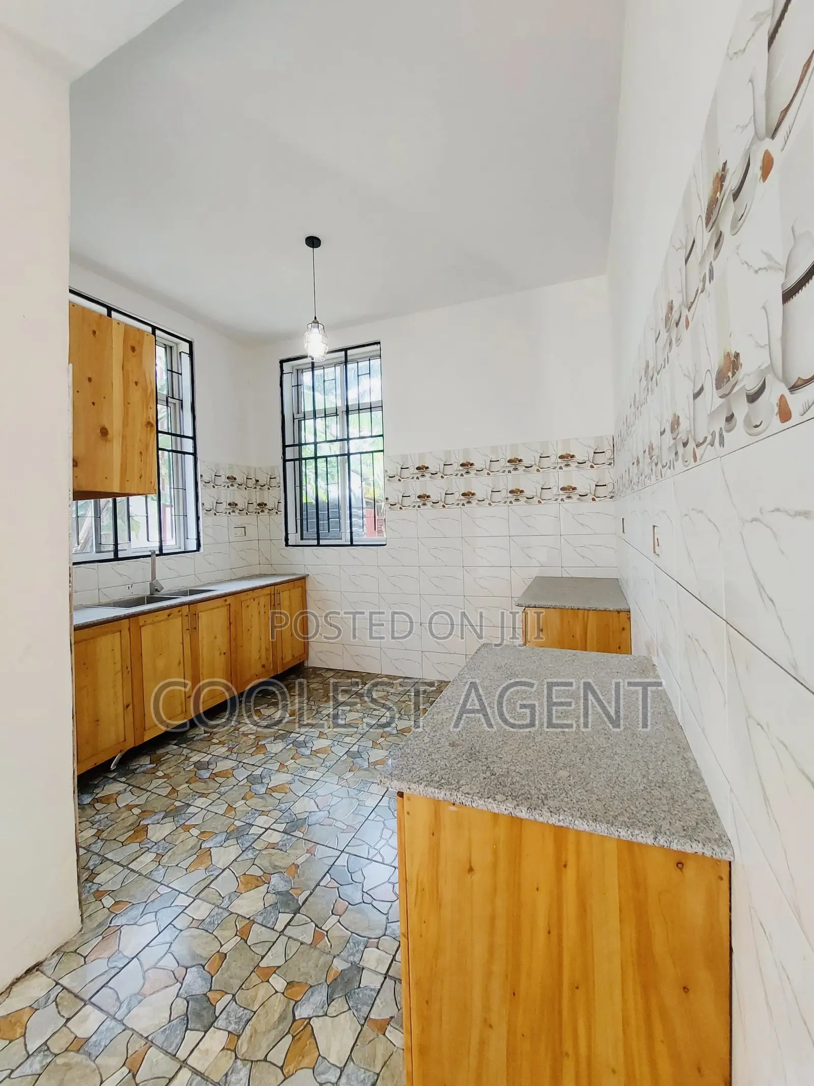 7bdrm Bungalow in Mbezibeach, Kinondoni for rent in Kinondoni