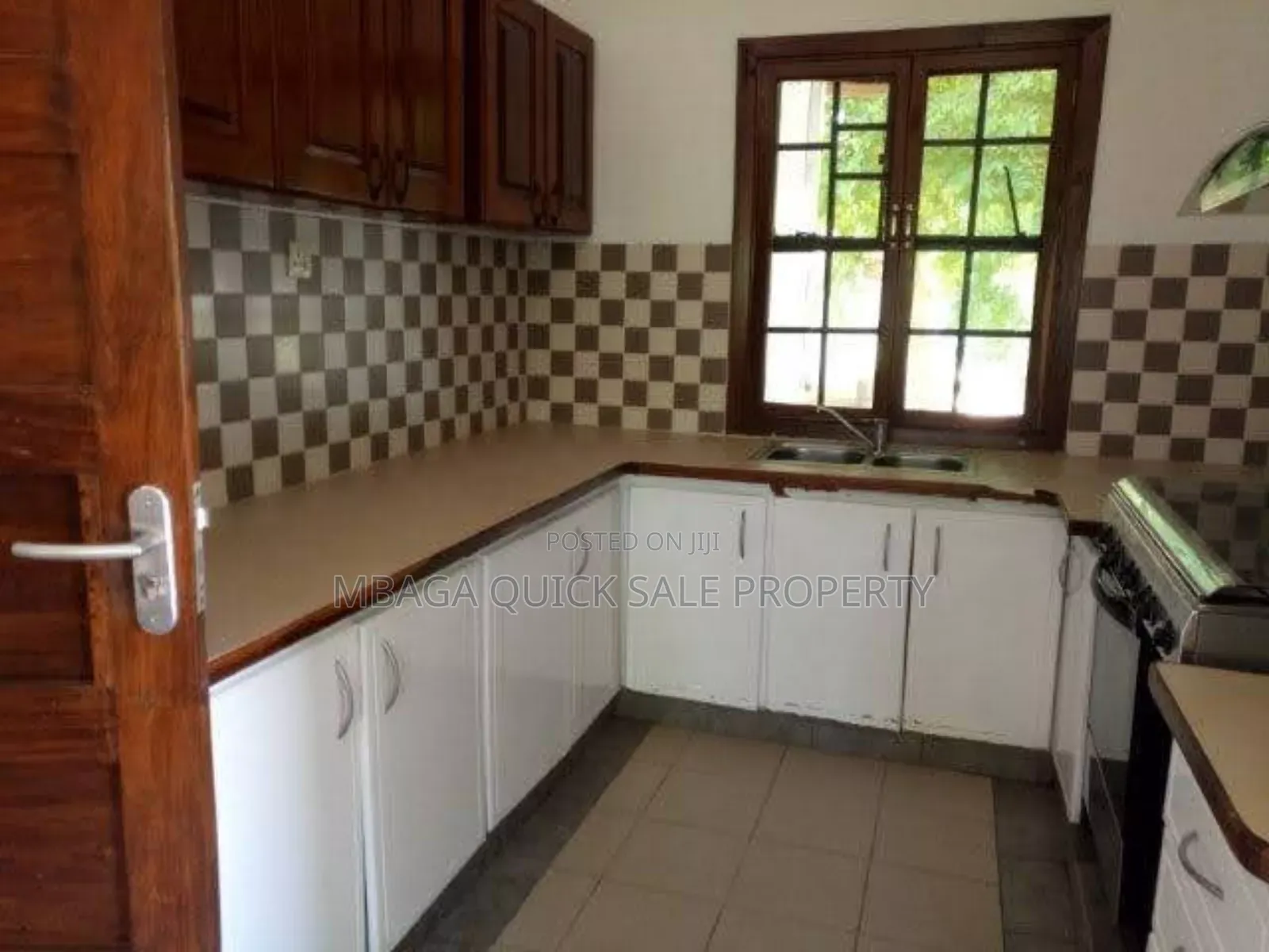 3bdrm House in Oyster Bay for sale in Oyster Bay