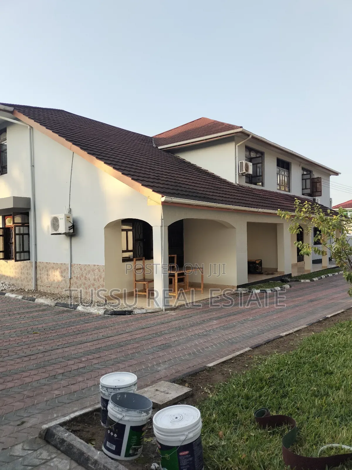 Furnished 5bdrm House in Mbezibeach Jangwani, Kinondoni for rent in Kinondoni