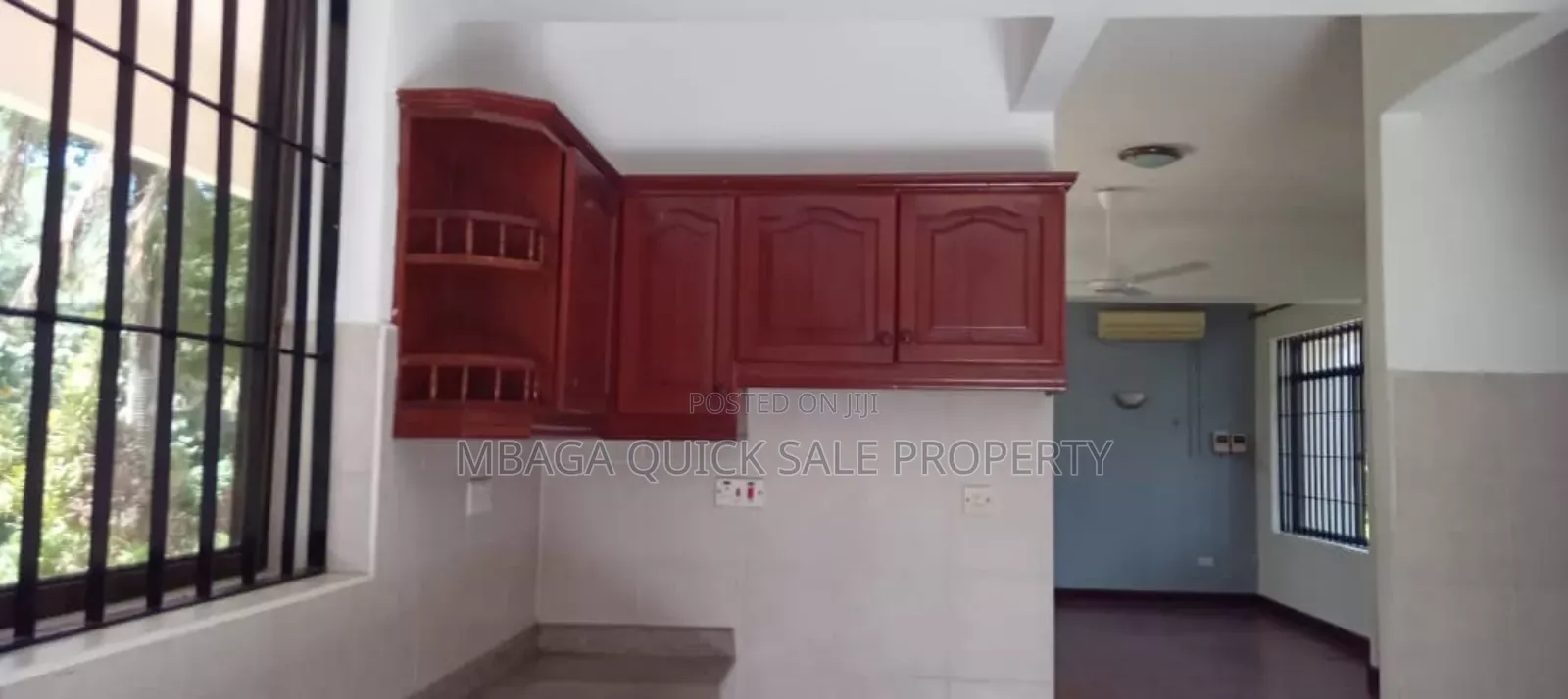 3bdrm House in Oyster Bay for sale in Oyster Bay