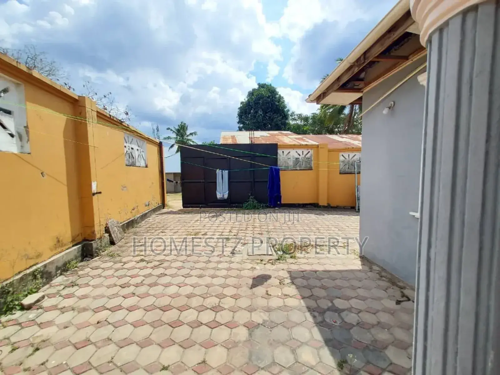 8bdrm House in Kimara Korogwe, Kinondoni for sale in Kinondoni