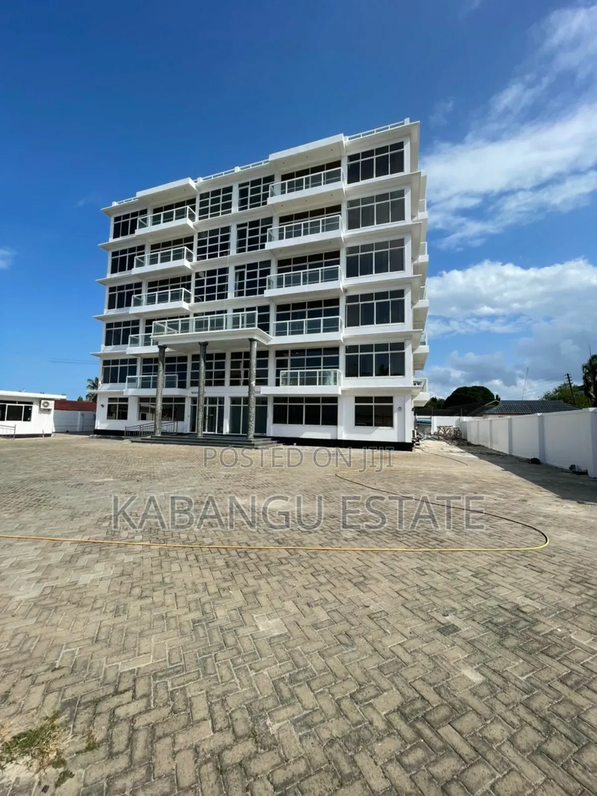 Whole Building for Rent in Oyster Bay