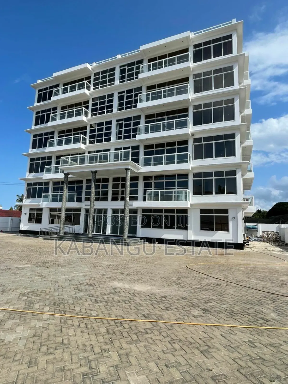 Whole Building for Rent in Oyster Bay