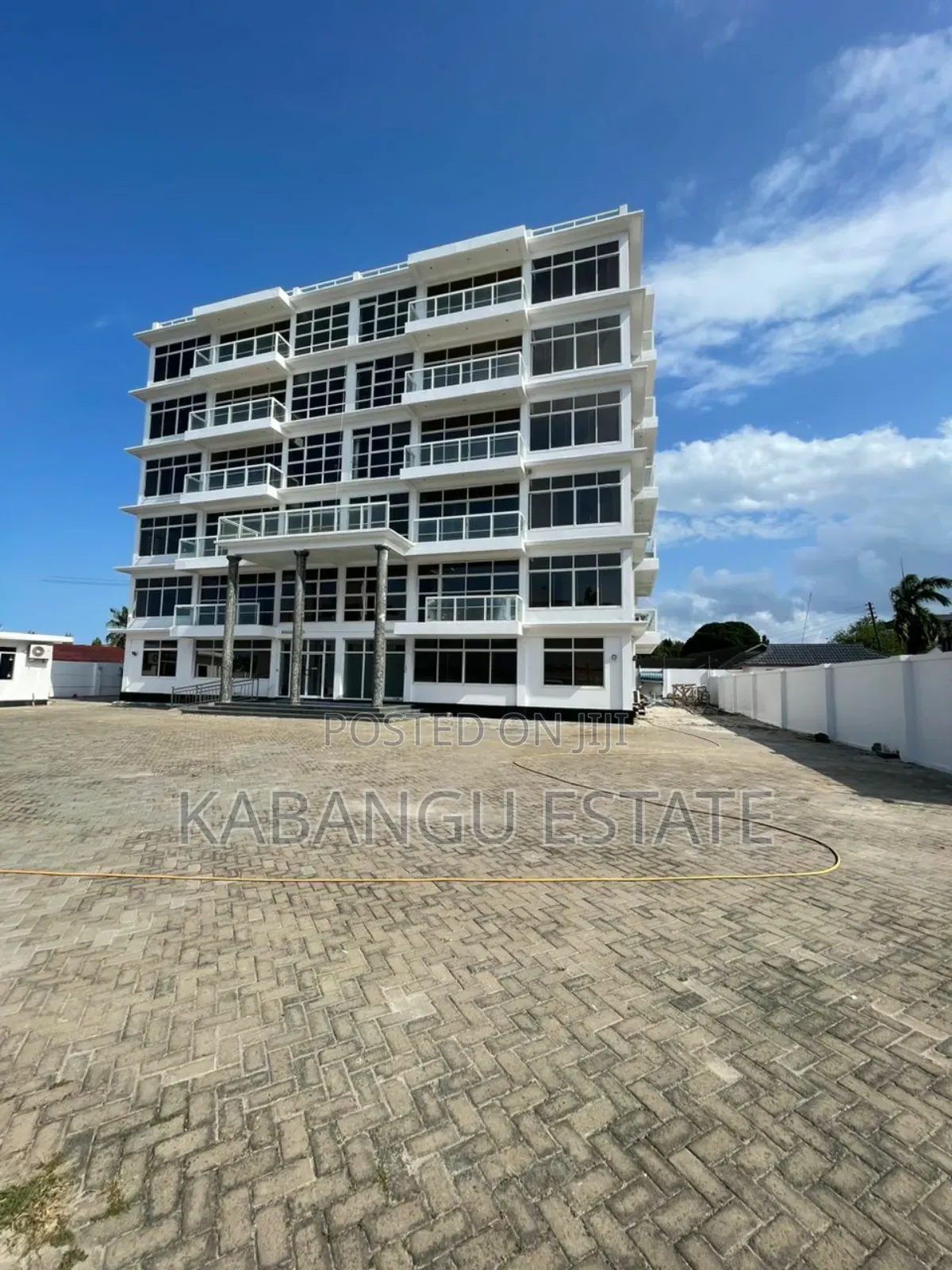 Whole Building for Rent in Oyster Bay