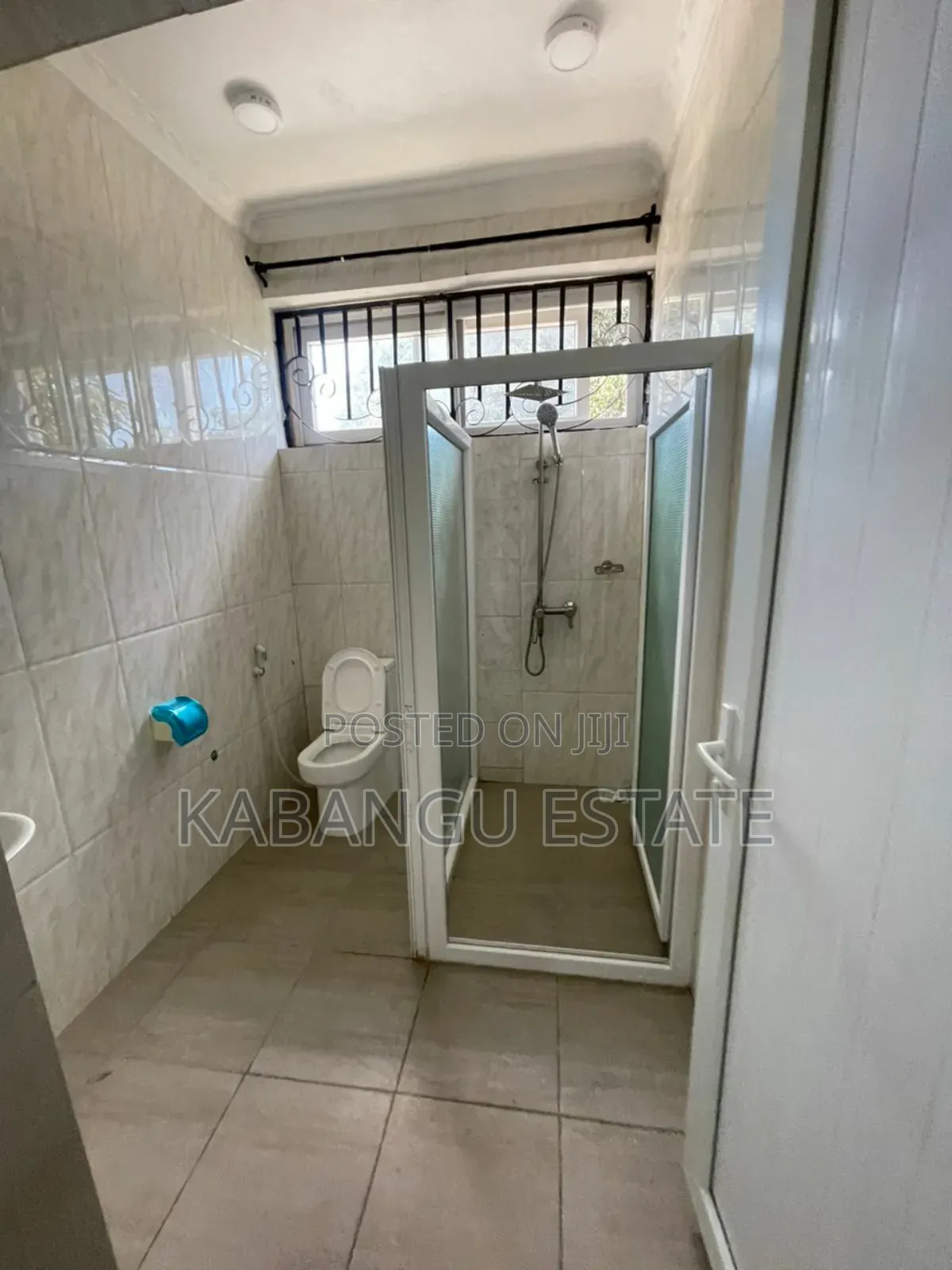 Whole Building for Rent in Oyster Bay