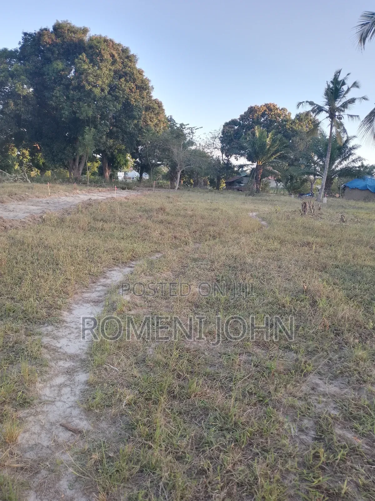 Viwanja Vya Mita 13/12 Vinauzwa Ml 3 Bombambili Njia Nne. in Ilala