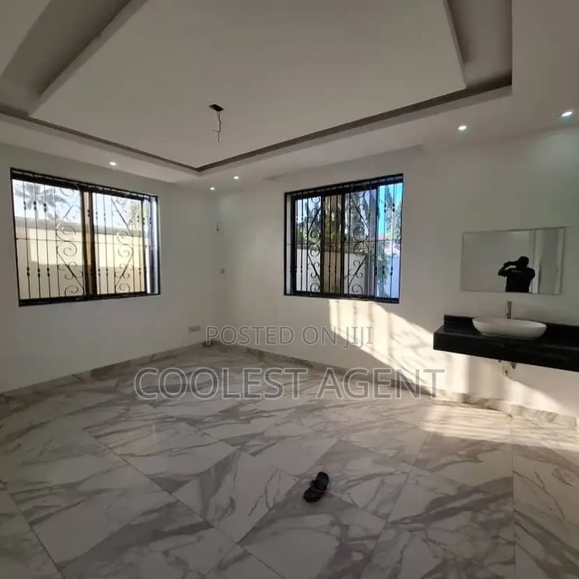4bdrm Villa in Mikocheni, Kinondoni for rent in Kinondoni