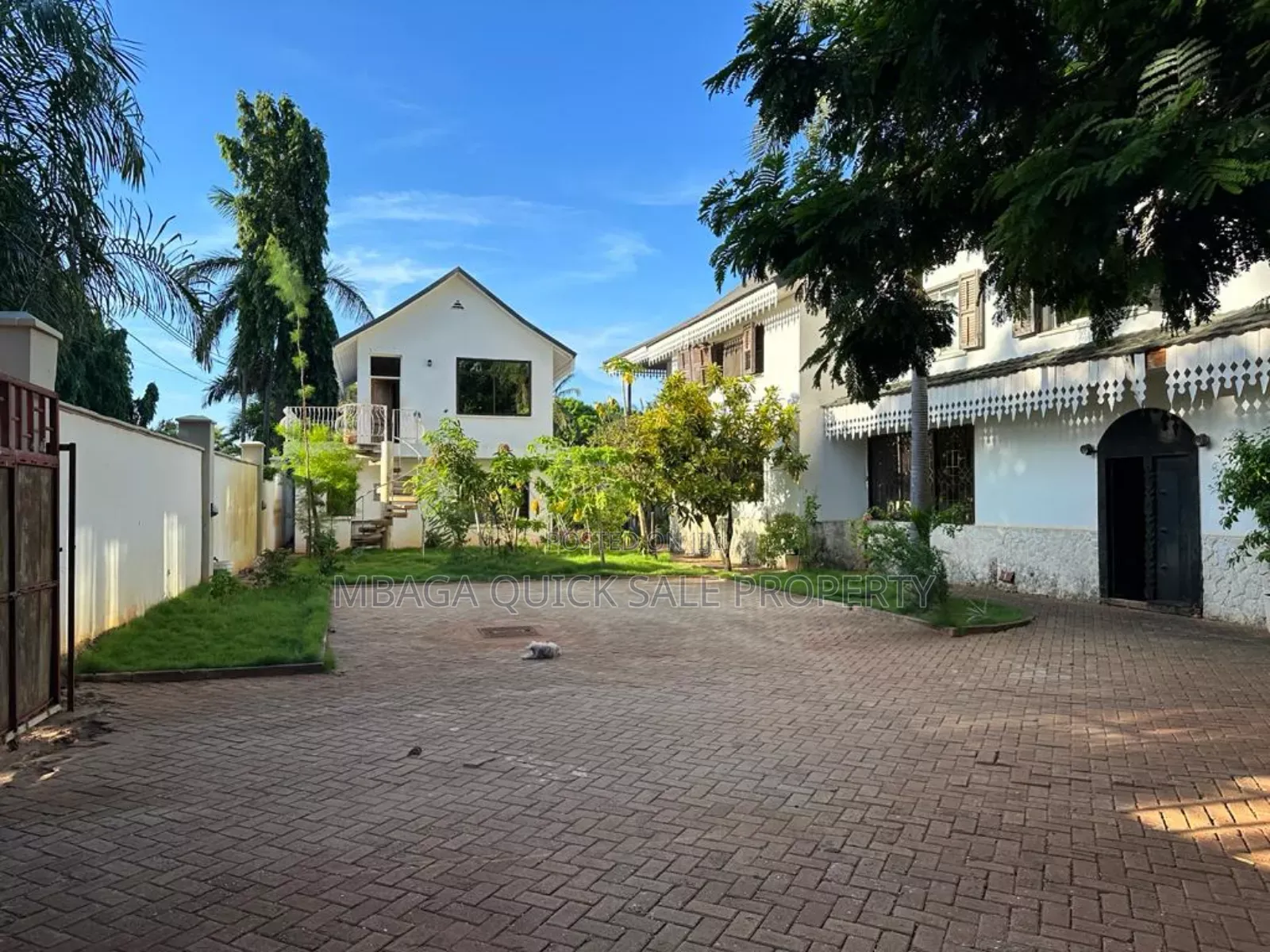 8bdrm House in Mbezi Beach for sale in Mbezi Beach