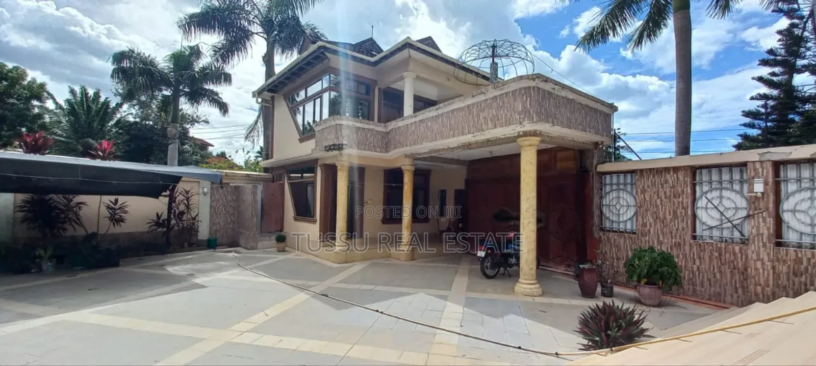 6bdrm Mansion in Senga Rd Mikocheni B for sale in Mikocheni