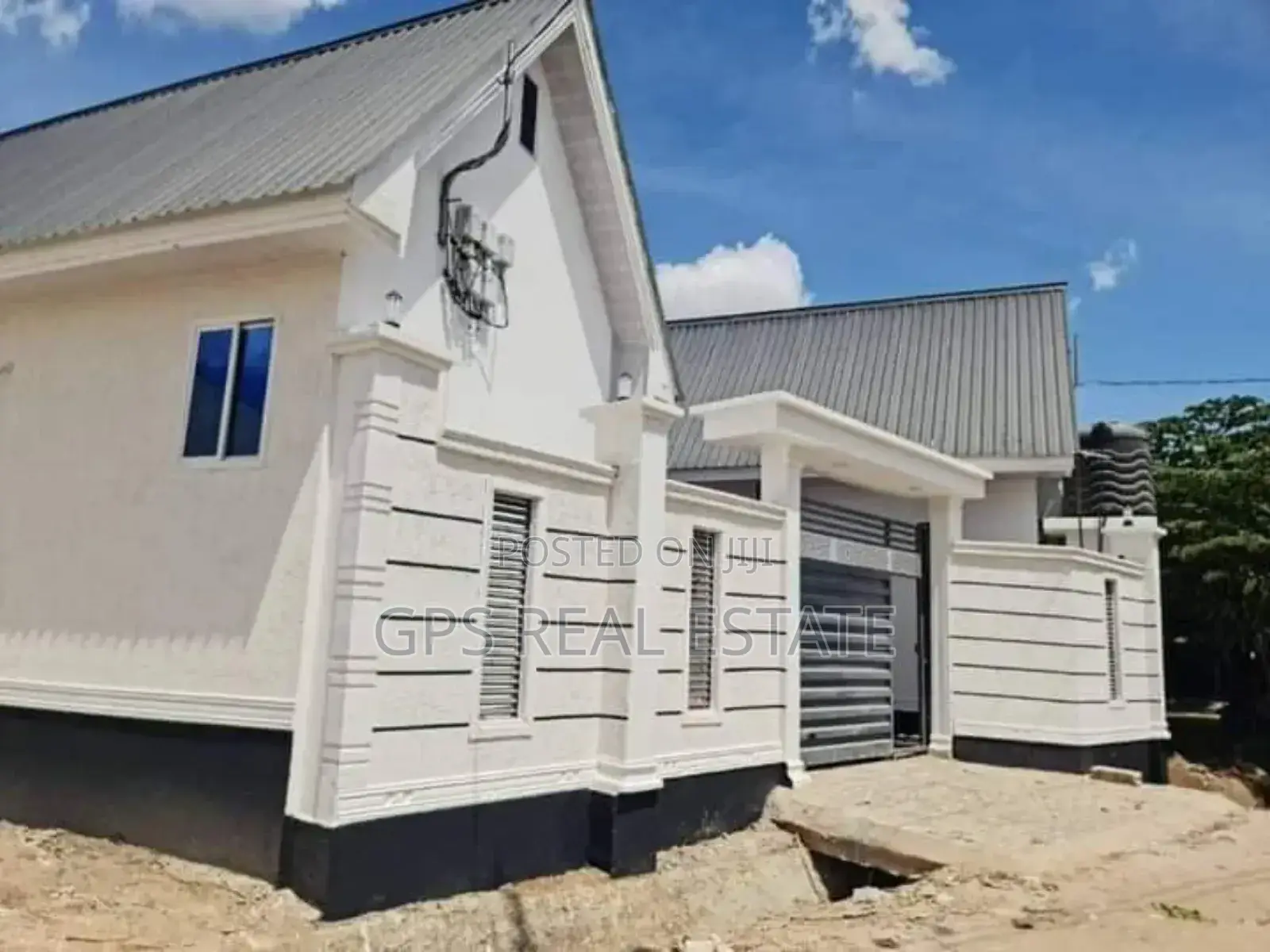 8bdrm Apartment in Mbagala Chamazi, Temeke for sale in Temeke