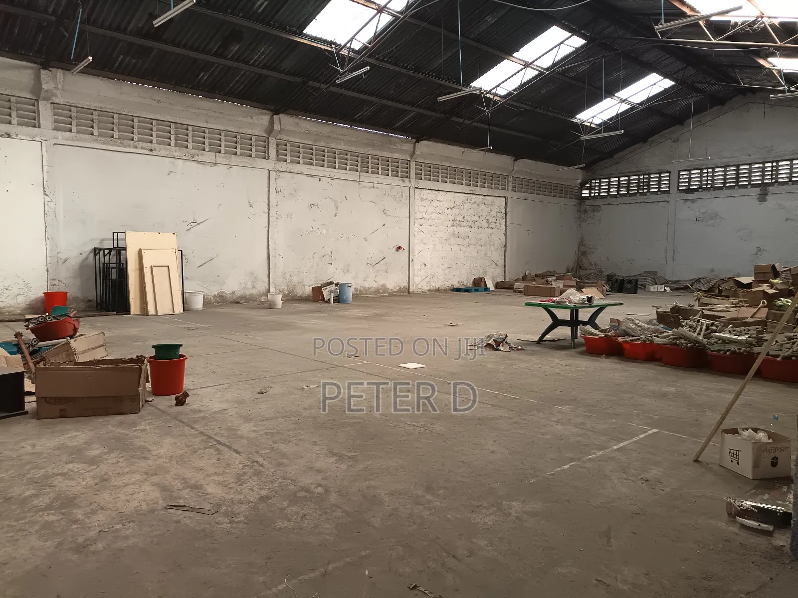 Godown La Sqm700 Mwenge in Mikocheni