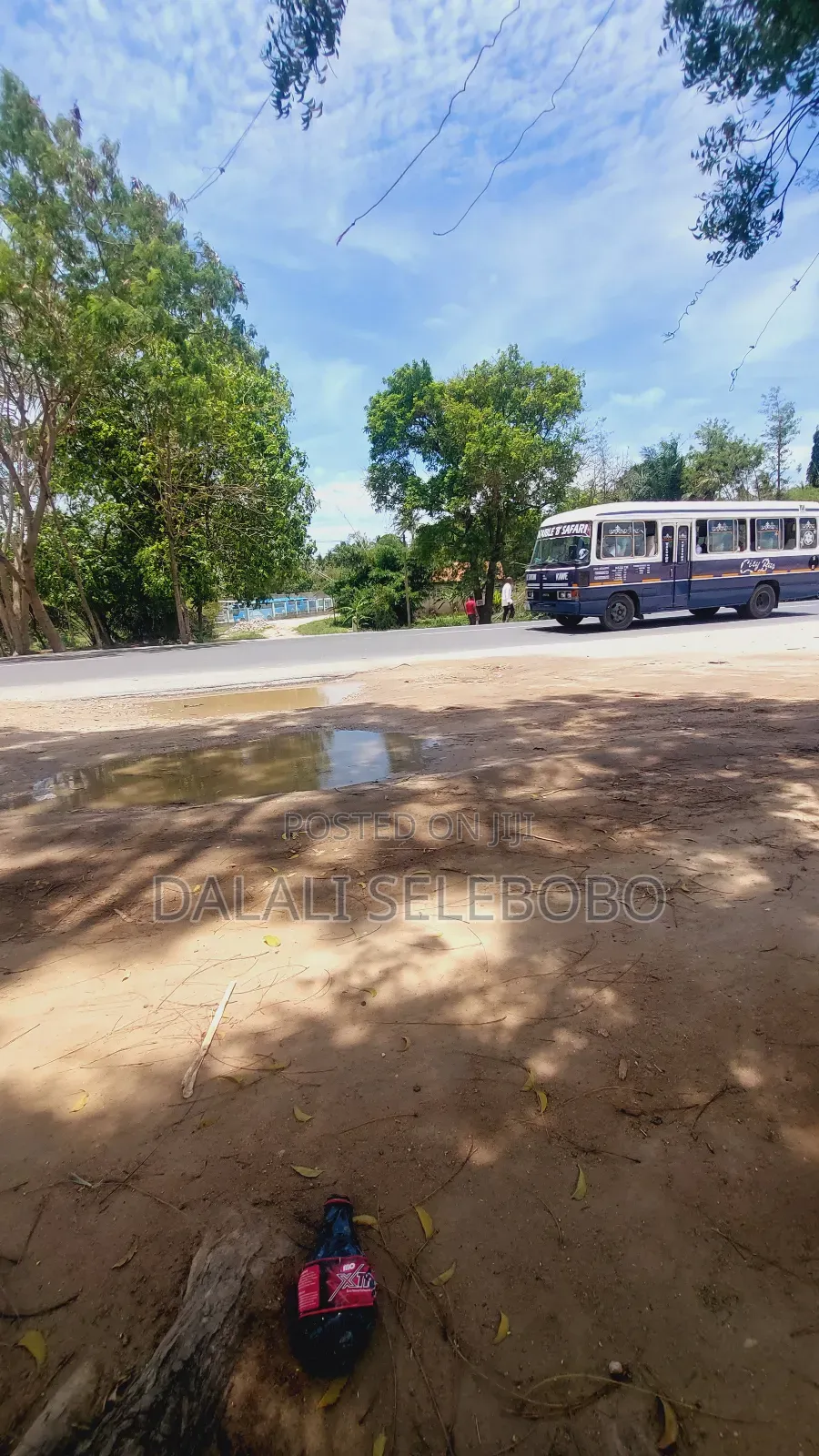 Plot Nzur Sana for Show Room It Look Tarmac in Bunju