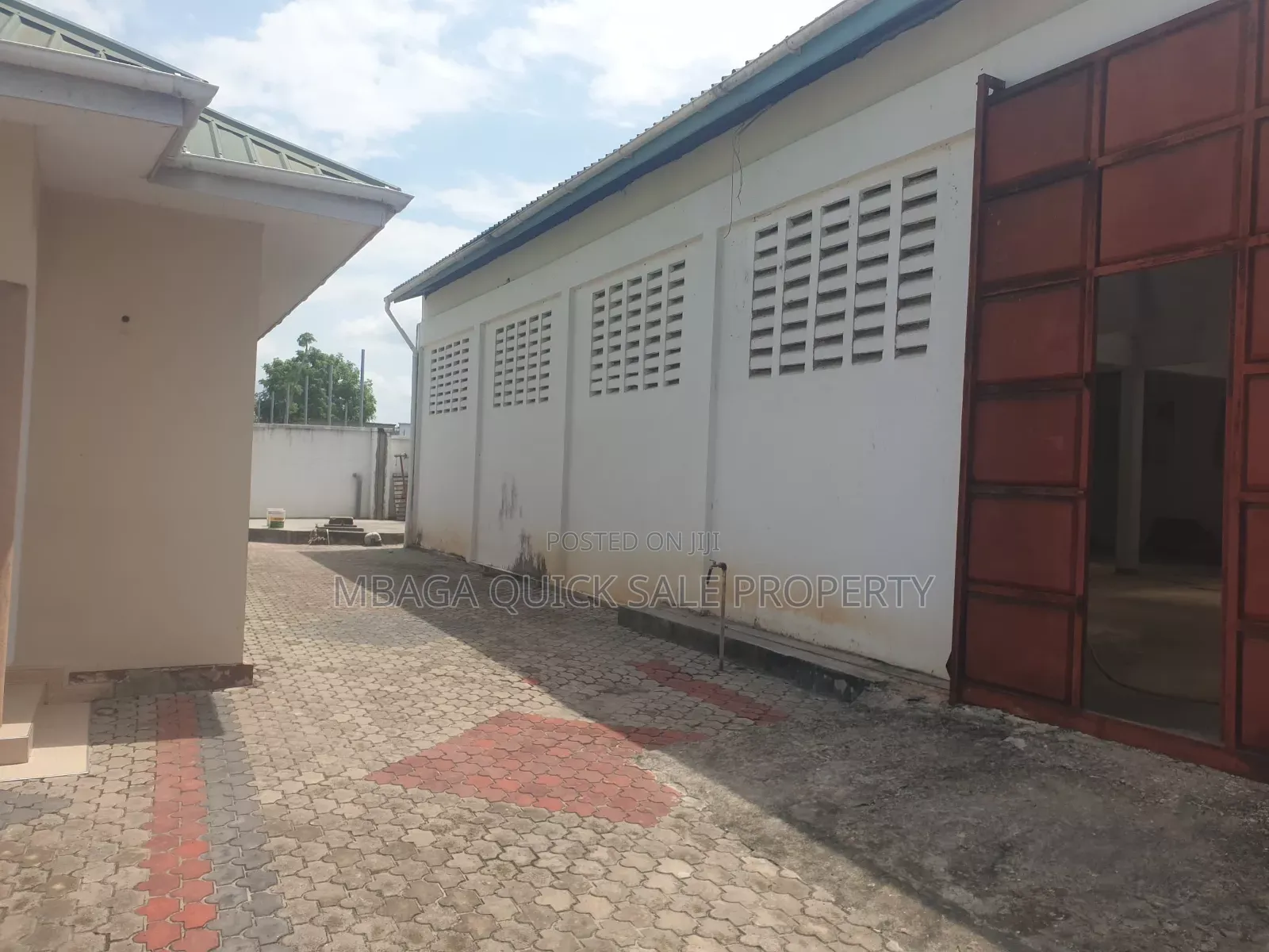 Godown for Rent With 4 House at Mingoi Bagamoyo in Bagamoyo