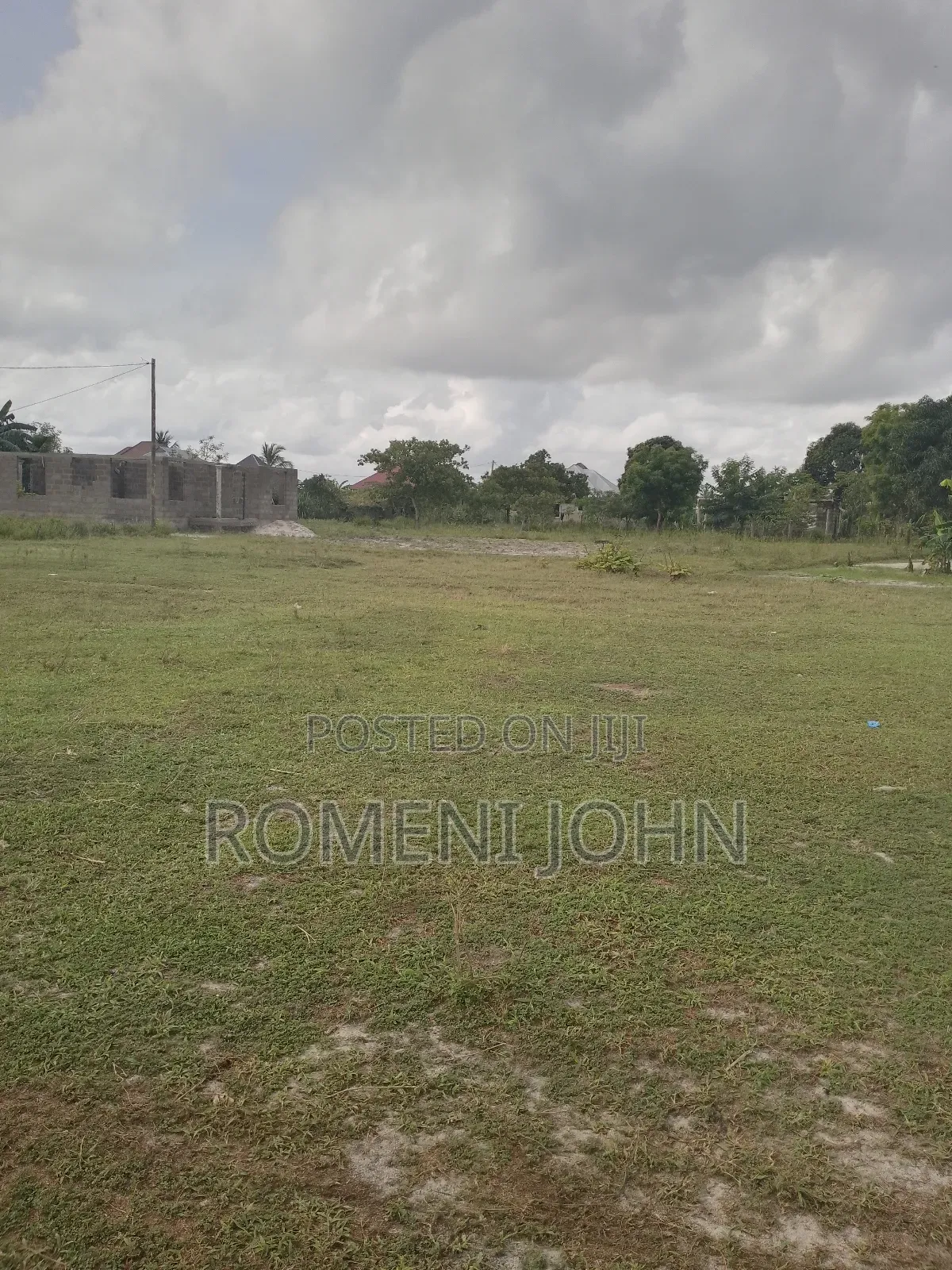 Eneo Sqmita 400 Linauzwa Milioni 6.5 Bombambili Njia Nne. in Ilala
