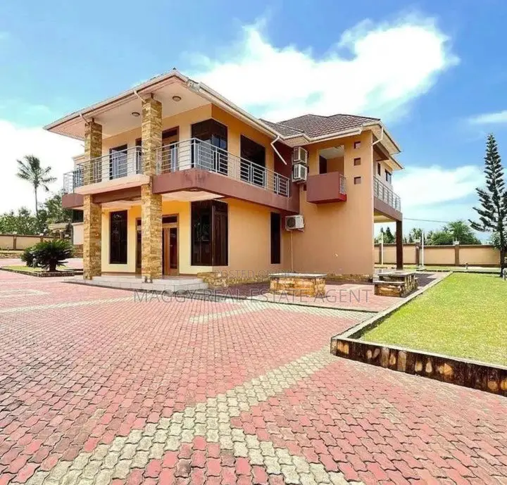 Furnished 5bdrm House in Boko, Bunju for rent in Bunju