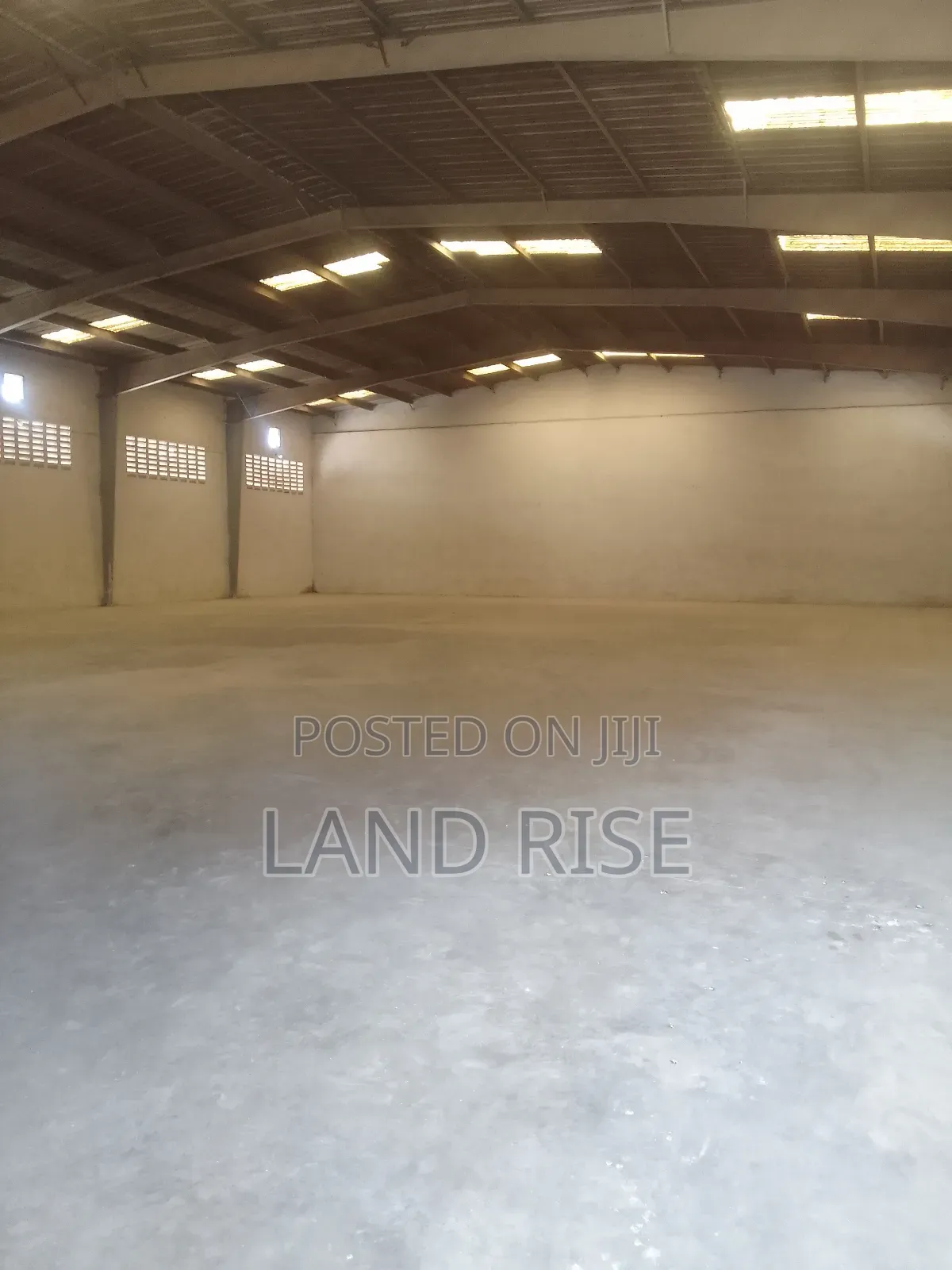 1000 SQM in Tazara in Vingunguti