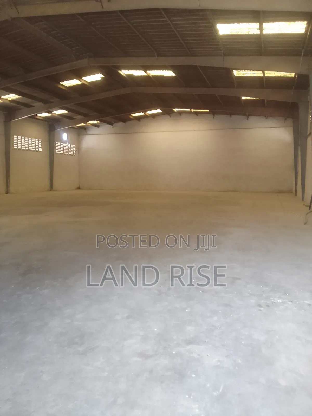 1000 SQM in Tazara in Vingunguti