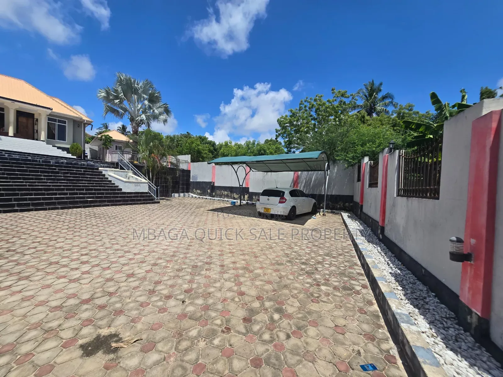 3bdrm House in Salasala Kinzudi, Kunduchi for sale in Kunduchi