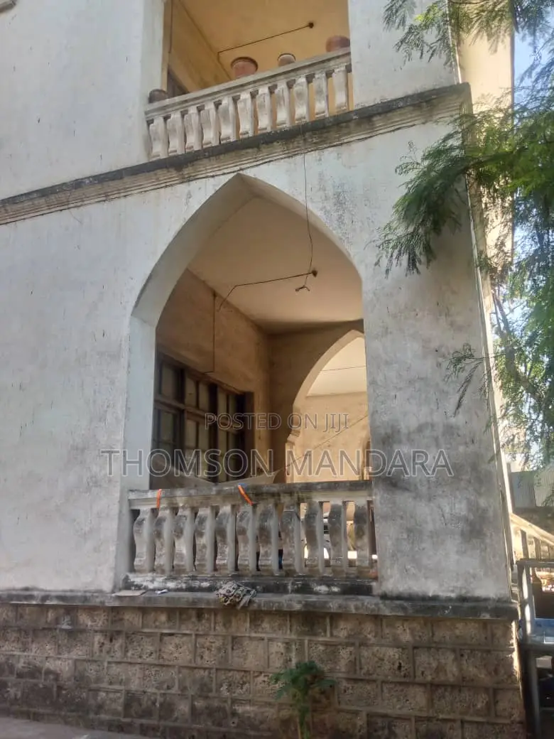 10bdrm Mansion in Kisutu for sale in Kisutu