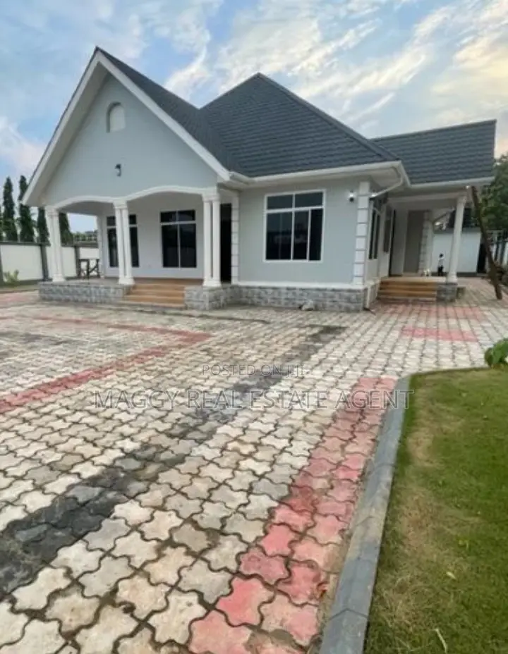 3bdrm House in Boko Magengeni, Bunju for rent in Bunju