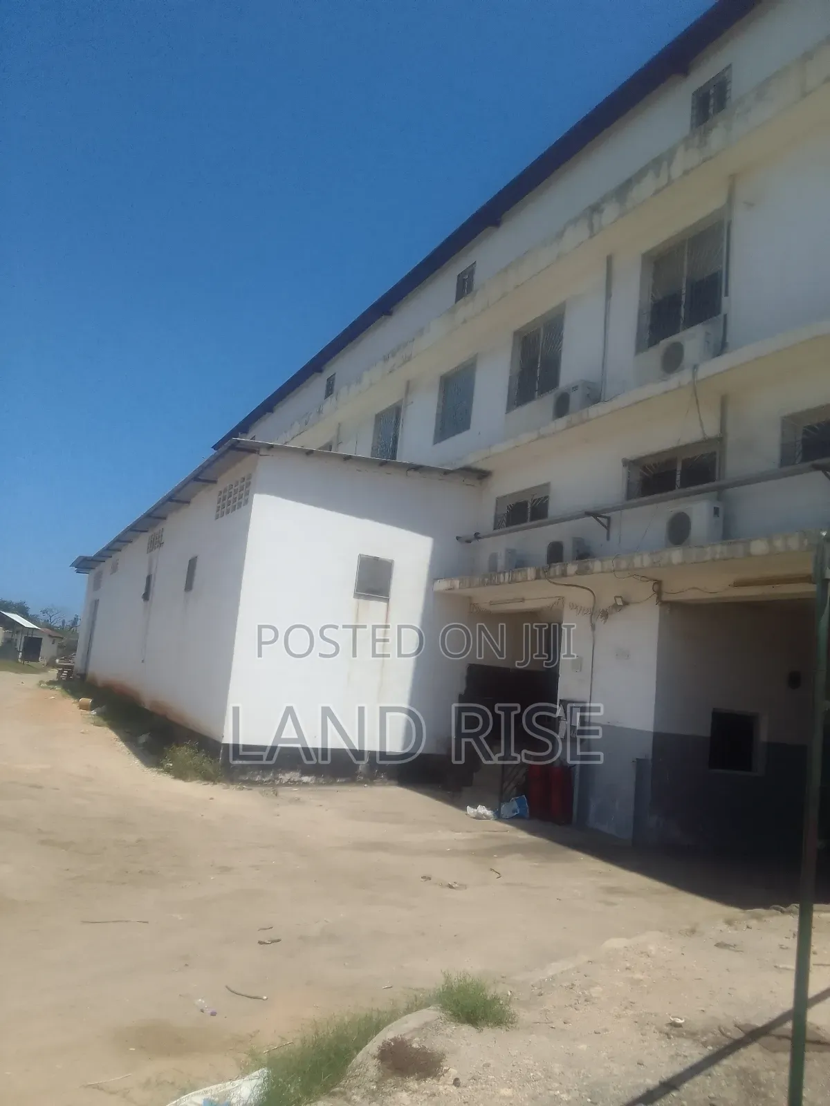 5000 SQM Warehouse in Mandela Road in Tabata